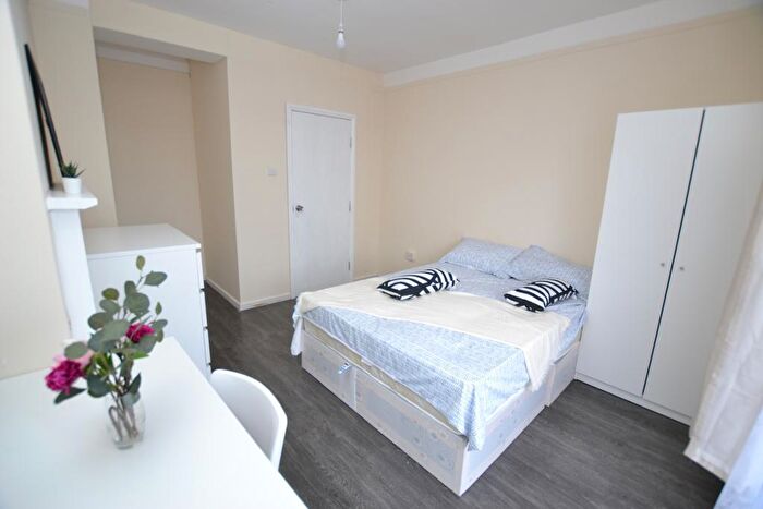 4 Bedroom Flat To Rent In Empson Street, London, E3