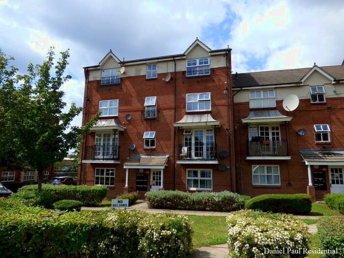 2 Bedroom Flat To Rent In Shaftesbury Gardens, Acton, London, NW10