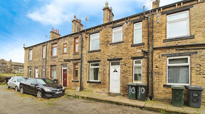 2 Bedroom Terraced House For Sale In Beresford Street, Oakenshaw, Bradford, BD12