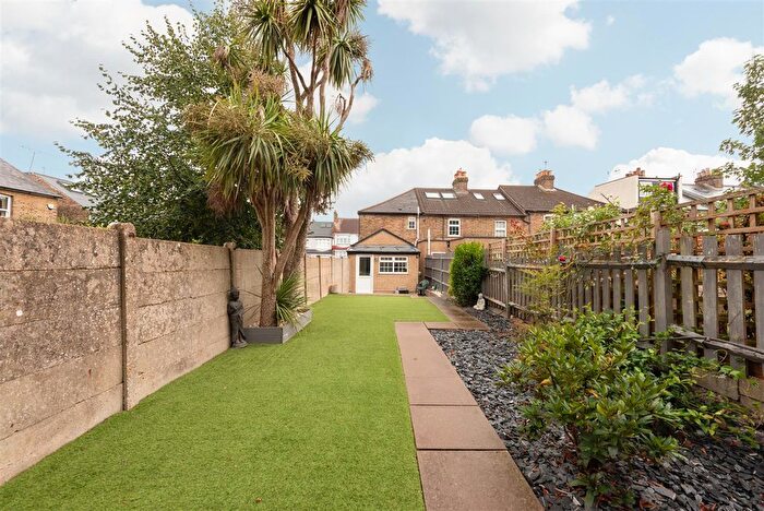 2 Bedroom End Terrace House For Sale In Chelmsford Road, London, N14