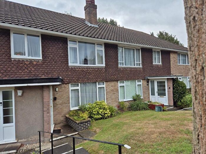 3 Bedroom Ground Maisonette To Rent In Charmouth Court, St. Albans, Hertfordshire, AL1