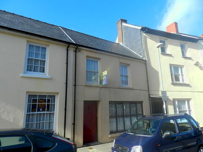 2 Bedroom Flat To Rent In B, Hill Street, Haverfordwest, Pembrokeshire, SA61