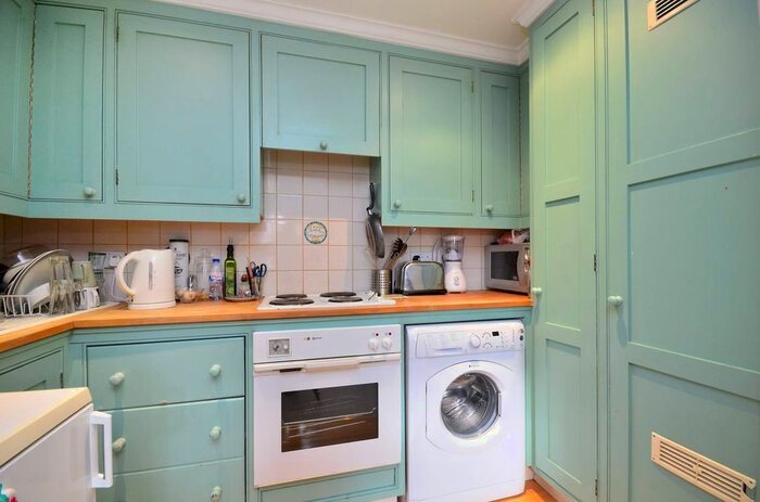 2 Bedroom Flat To Rent In Cornwall Gardens, South Kensington, London, SW7