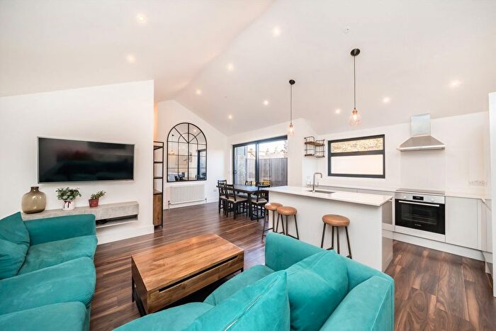 2 Bedroom Flat For Sale In Kingston Road, London, SW19