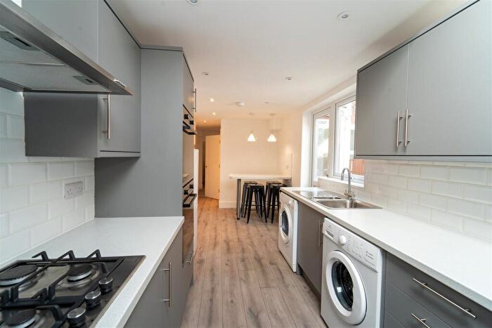 6 Bedroom House To Rent In Baileys Road, Southsea, PO5