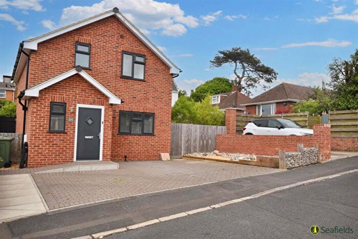 3 Bedroom Detached House For Sale In Harding Road, Ryde, PO33