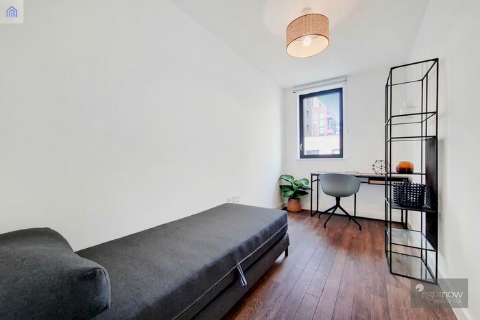 3 Bedroom Flat To Rent In Vanguard Way, London, E17