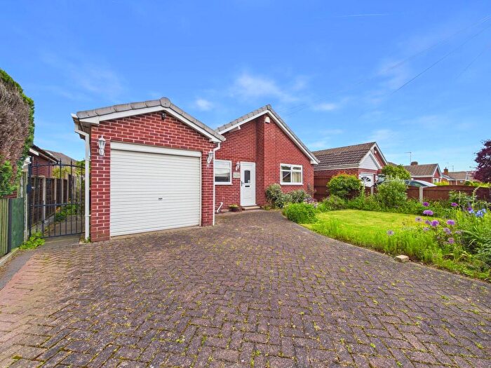 3 Bedroom Detached Bungalow For Sale In Buckingham Way, Byram, WF11