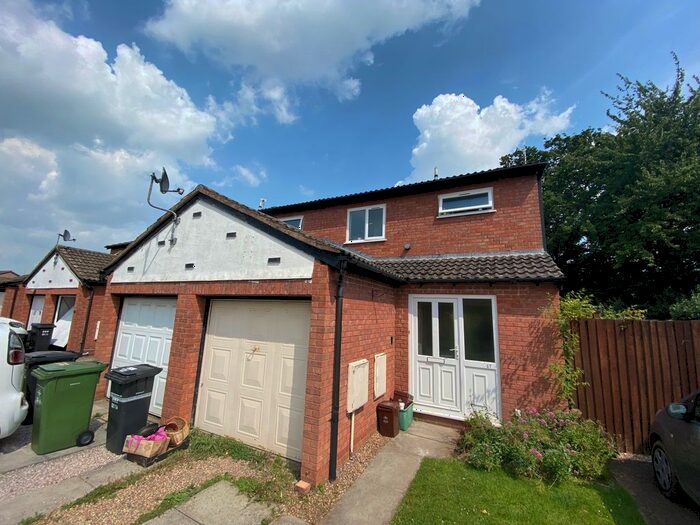2 Bedroom End Of Terrace House To Rent In Larkspur Close, Taunton, TA1