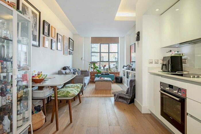 2 Bedroom Flat To Rent In Chatham Place, London, E9