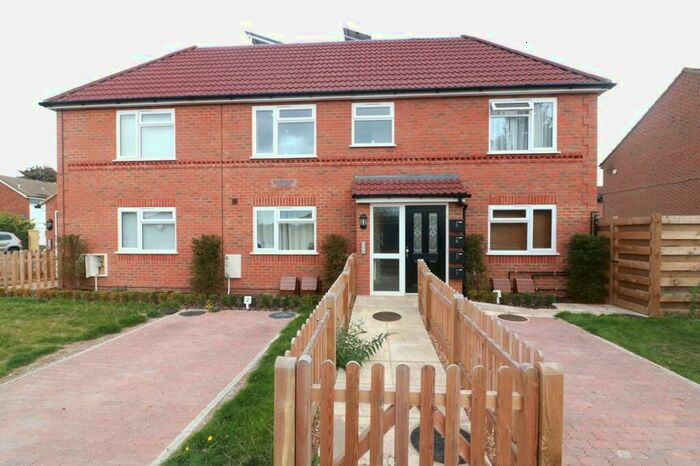 1 Bedroom Apartment To Rent In Isambard House, Reid Avenue, Maidenhead, Berkshire, SL6