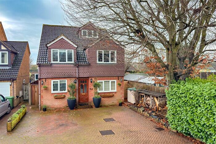 5 Bedroom Detached House For Sale In Magnolia Close, Park Street, St. Albans, Hertfordshire, AL2