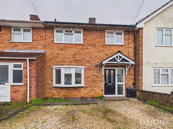 3 Bedroom Terraced House For Sale In Elizabeth Road, Basingstoke, RG22
