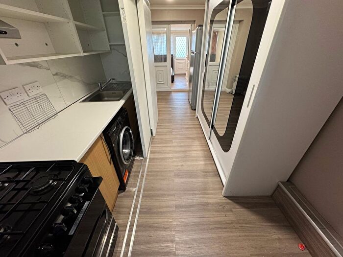 1 Bedroom Flat To Rent In Brabazon Road, Hounslow, TW5