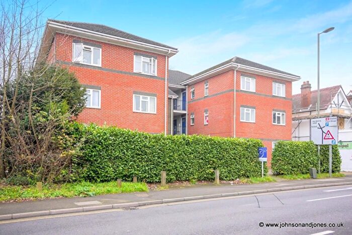 1 Bedroom Flat To Rent In Parvis Road, West Byfleet, KT14
