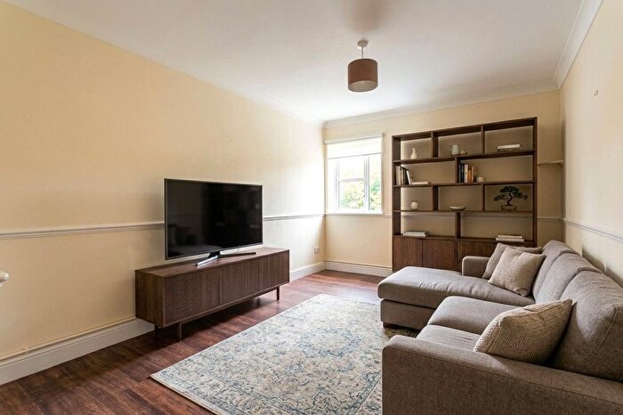 2 Bedroom Flat To Rent In Burnham Estate, Burnham Street, London, E2