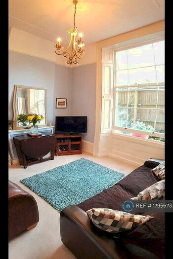 1 Bedroom Flat To Rent In Regency Court, London, SE19