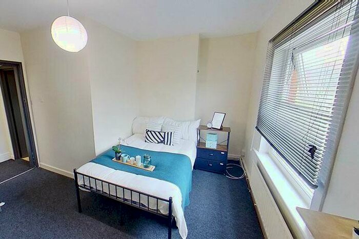 5 Bedroom House To Rent In Portland Road, Nottingham, NG7