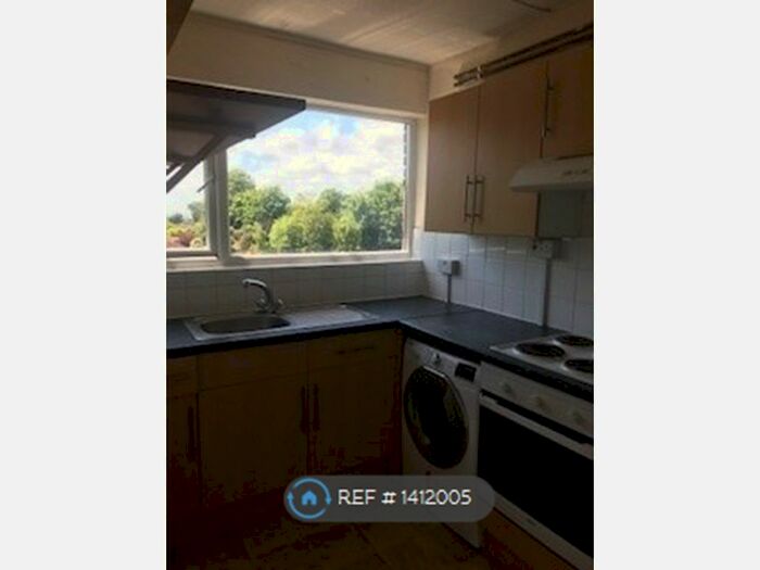 1 Bedroom Flat To Rent In Fir Tree Court, Southampton, SO18