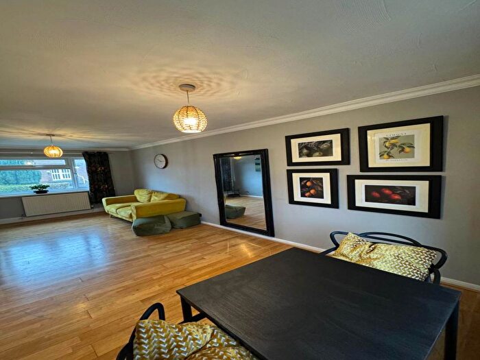 1 Bedroom Flat To Rent In Turnsteads Drive, Cleckheaton, BD19
