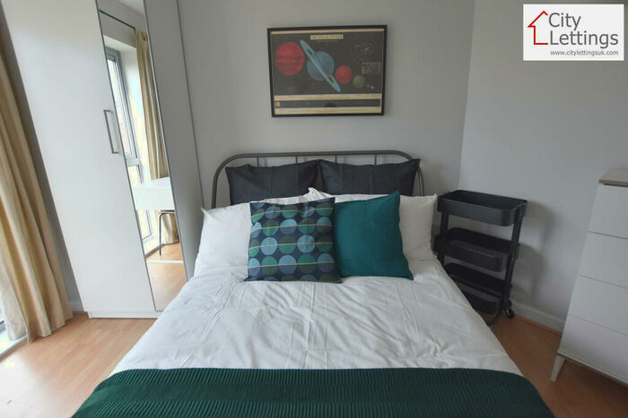 2 Bedroom Apartment To Rent In Portland Square, Arboretum, NG7