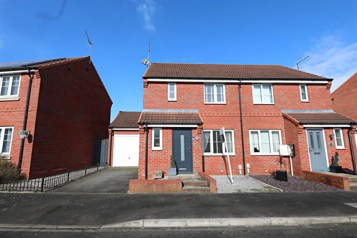 3 Bedroom Semi-Detached House For Sale In Hyde Park Road, Kingswood, Hull, HU7