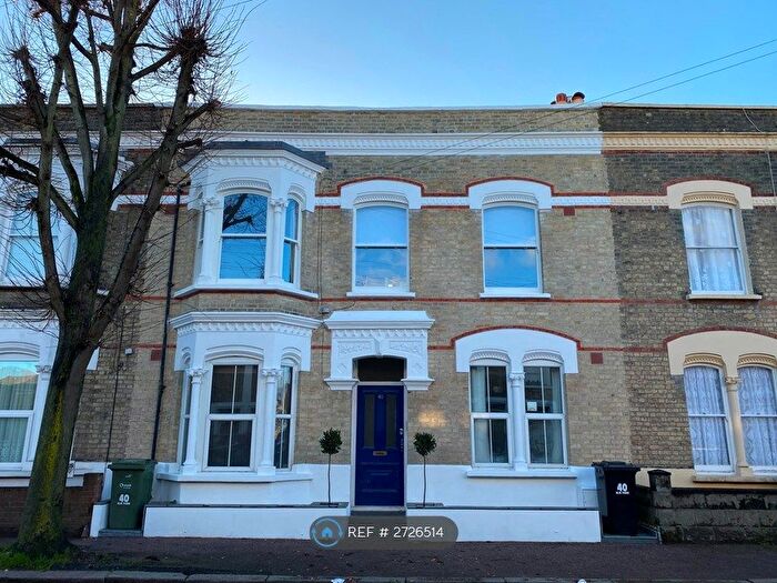 2 Bedroom Flat To Rent In Elm Park, London, SW2