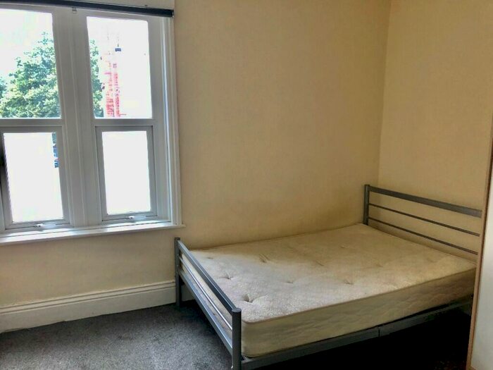 Studio To Rent In Rollins Street, London, SE15