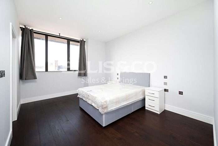 2 Bedroom Apartment To Rent In High Road, Whetstone, N20