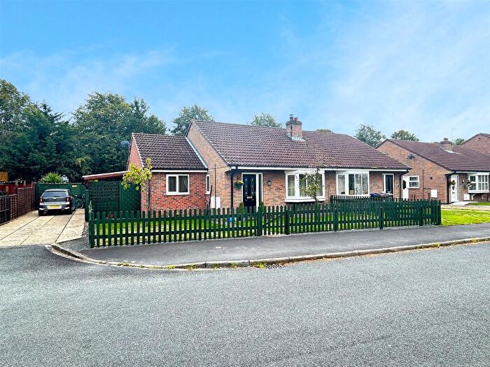 3 Bedroom Semi-detached Bungalow For Sale In Pinewood Drive, Camblesforth, Selby, YO8