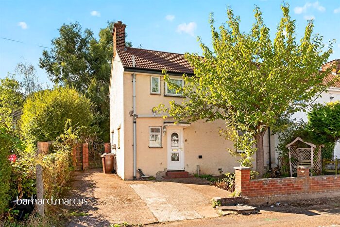 3 Bedroom End Of Terrace House For Sale In Ebbisham Road, Epsom, KT18