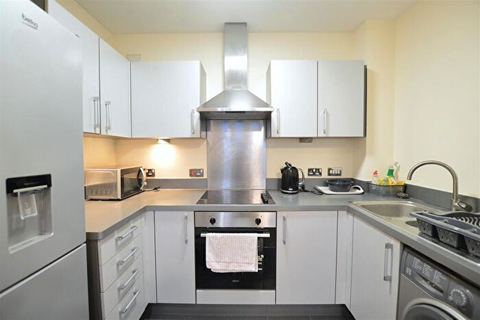 2 Bedroom Flat To Rent In Aspects Court, Slough, SL1