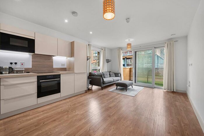 2 Bedroom Flat To Rent In Copenhagen Court, Pell Street, SE8