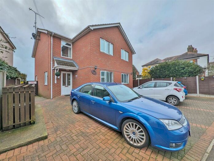 1 Bedroom Flat To Rent In Beech Road, Benfleet, SS7