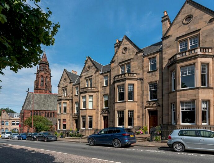 2 Bedroom Flat To Rent In Douglas Gardens, Edinburgh, EH4