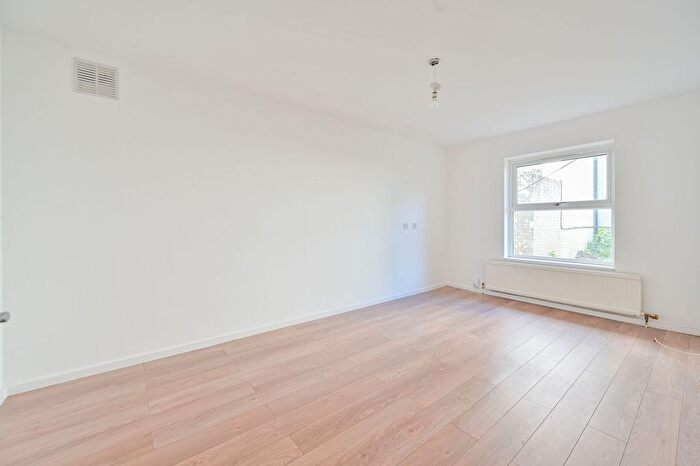 1 Bedroom Flat To Rent In Westbourne Drive, Forest Hill, London, SE23