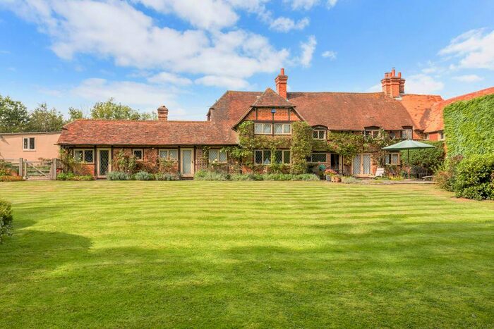 4 Bedroom Semi-Detached House For Sale In Basingstoke Road, Hook, RG27