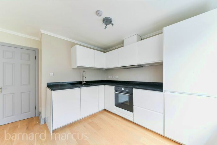 3 Bedroom Flat To Rent In Shroton Street, Marylebone, NW1
