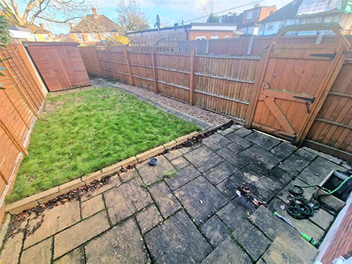 3 Bedroom End Of Terrace House For Sale In Brunswick Park Road, New Southgate, N11
