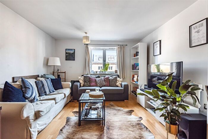 1 Bedroom Flat To Rent In Garratt Lane, London, SW18