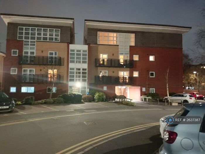 2 Bedroom Flat To Rent In Central, Sale, M33