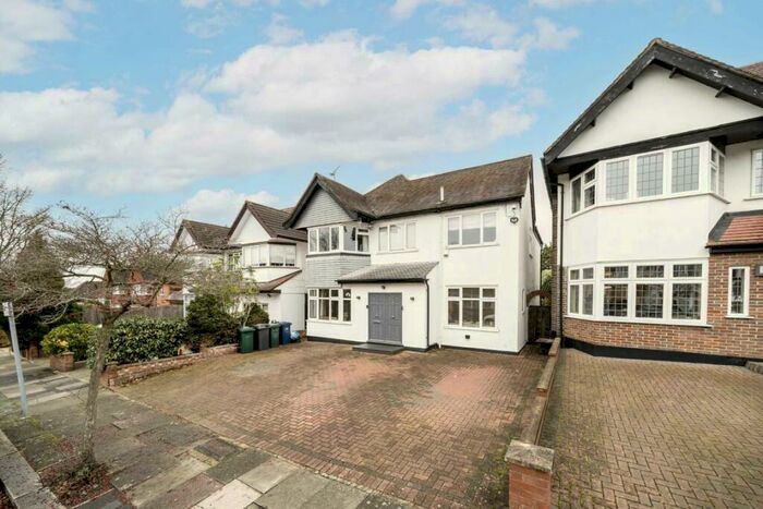 5 Bedroom Detached House To Rent In Vaughan Avenue, London, NW4
