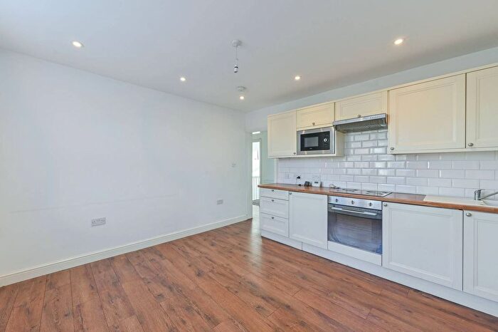 2 Bedroom Flat For Sale In Beulah Crescent, Thornton Heath, CR7