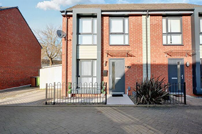 2 Bedroom Semi Detached House To Rent In Padley Close, Bulwell, Nottingham, NG6