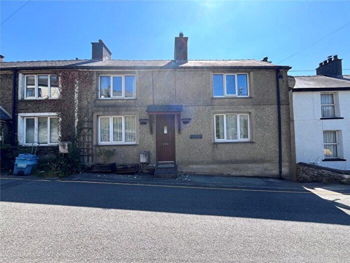 3 Bedroom Semi-Detached House For Sale In Penrhyndeudraeth, Gwynedd, LL48