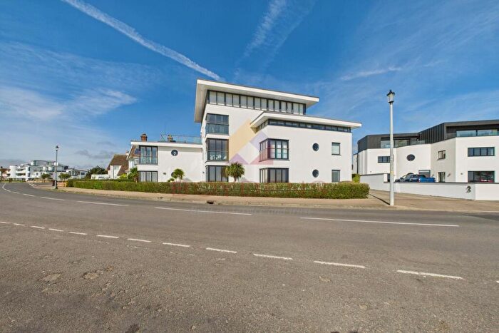 2 Bedroom Apartment To Rent In Cliff Way, Frinton On Sea, CO13