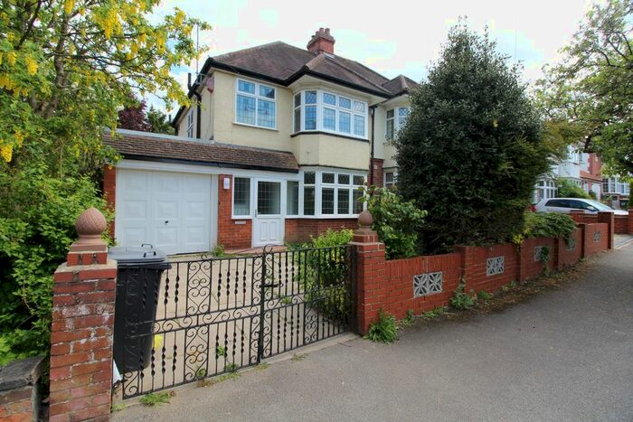 3 Bedroom Semi-Detached House To Rent In Marston Gardens, Luton, LU2