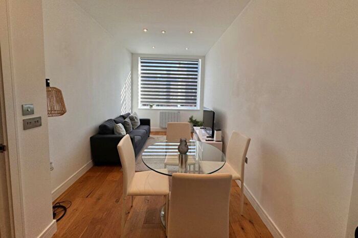 1 Bedroom Flat To Rent In Stoke Road, SL2