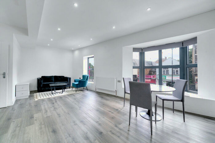 2 Bedroom Flat To Rent In Romford Road, Manor Park, London, E12