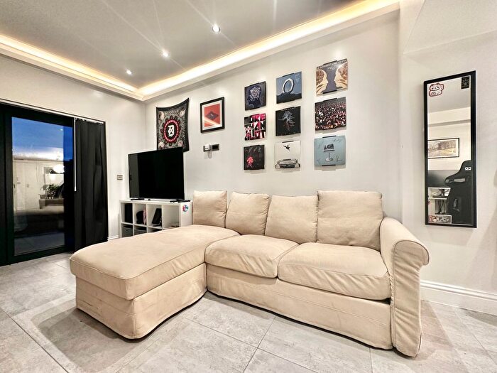 1 Bedroom Flat To Rent In Santley Street, Clapham, London, SW4